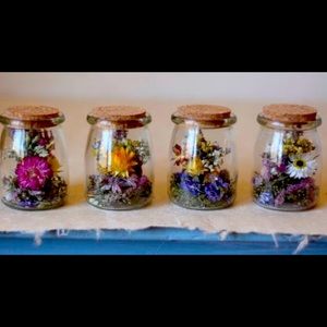 Dried flowers in a jar deco